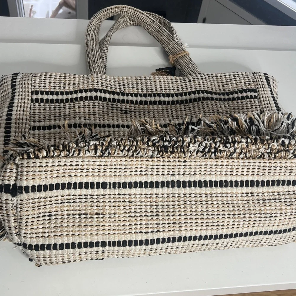 AMUSE SOCIETY Large Zip Top Beige Cream Black Heavy Woven Lined Tote Bag